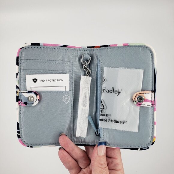 Vera Bradley RFID Bifold Wallet Mod Paisley Multicolored Retro Boho Floral NEW - Picture 2 of 8